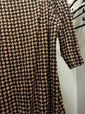 Ann Taylor Factory Black and Tan Houndstooth Long Sleeve Dress